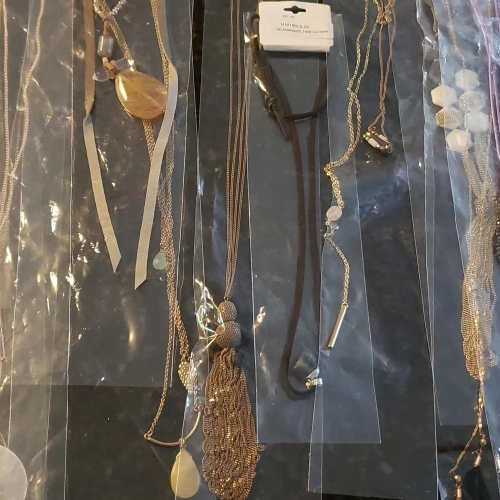 Lot of 20 NWT Long Necklaces, some with earrings. - Picture 3 of 9